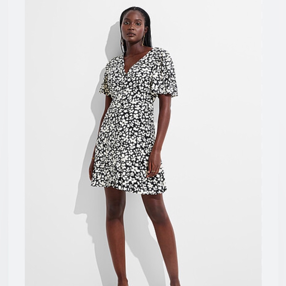 Uniqlo_Printed V-Neck Puff Sleeve Mini Black and White Sundress_S